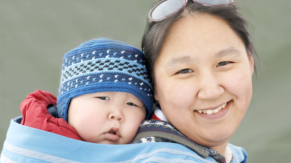 Kindern mehr zutrauen. Autorin Michaeleen Doucleff verrät Erziehungsgeheimnisse indigener Kulturen wie die der Inuit. Foto: imago images/Eric Baccega