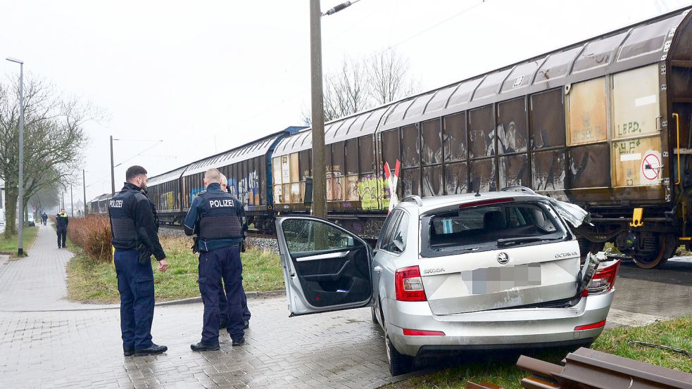 Ein Güterzug ist in Emden mit einem Auto zusammengestoßen. Foto. F. Doden