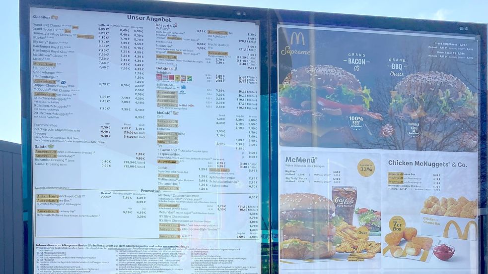 Die gelben „Ausverkauft“-Balken stehen fast bei jedem Gericht auch bei der Emder McDonalds-Filiale. Foto: Tomé