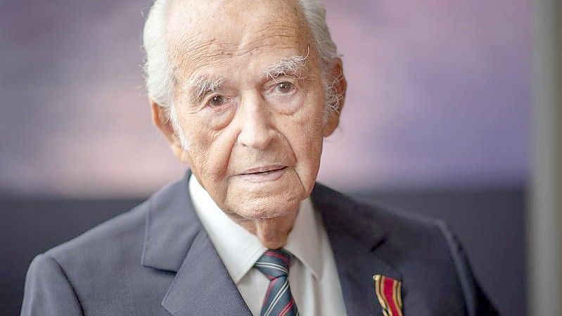 Leon „Henry“ Schwarzbaum ist mit 101 Jahren gestorben. Foto: Monika Skolimowska/zb/dpa