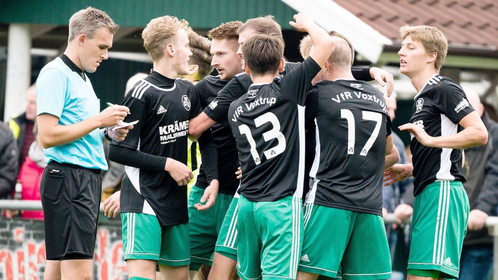 Der VfR Voxtrup spielt in der Staffel II der Landesliga Weser-Ems, bald aber auch in Ostfriesland. Das Team hatte nun einen Corona-Ausbruch zu verkraften. Archivfoto: Barth