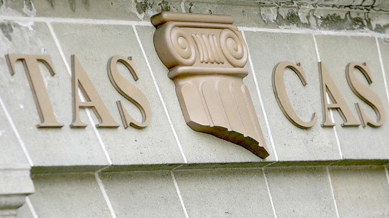 Schriftzug über dem Eingang des internationalen Sportgerichtshofes CAS in Lausanne. Foto: picture alliance / dpa