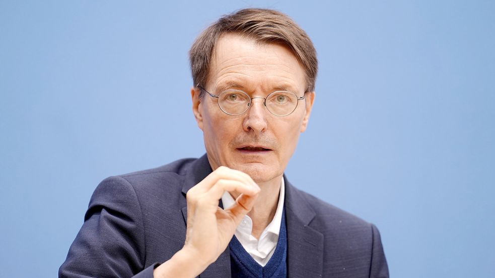 „Das ist nicht gut gelaufen” - Bundesgesundheitsminister Karl Lauterbach (SPD) übt Selbstkritik. Foto: dpa/Kay Nietfeld