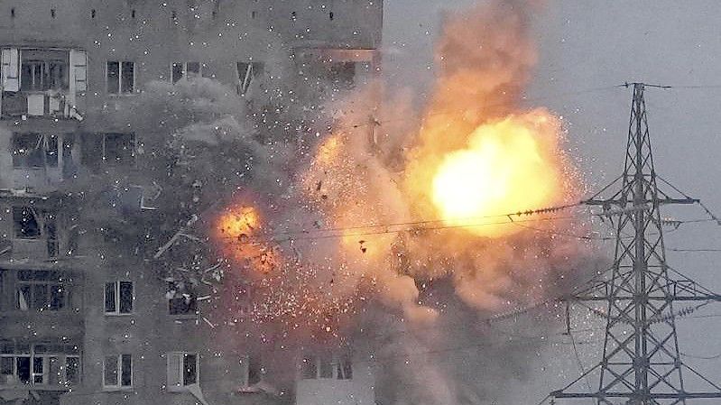 Die Angst vor einer militärischen Bedrohung durch Russland ist in Deutschland einer Umfrage zufolge deutlich gestiegen. Foto: Evgeniy Maloletka/AP/dpa