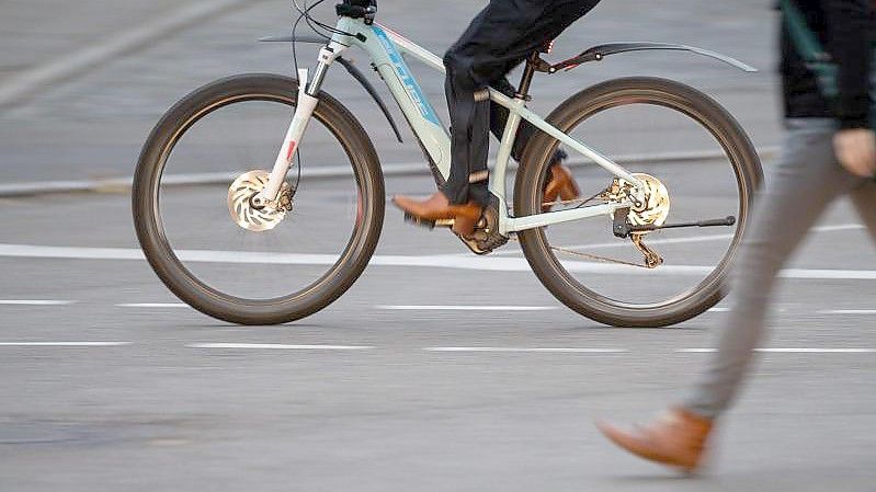 Der Trend zu Fahrrädern mit elektronischem Antrieb hat auch im vergangenen Jahr in Deutschland angehalten. Foto: Sebastian Gollnow/dpa