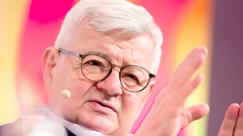 Joschka Fischer: Der Westen muss auf die Aggression des russischen Präsidenten mit „Entschlossenheit plus Vorsicht“ reagieren. Foto: Rolf Vennenbernd/dpa
