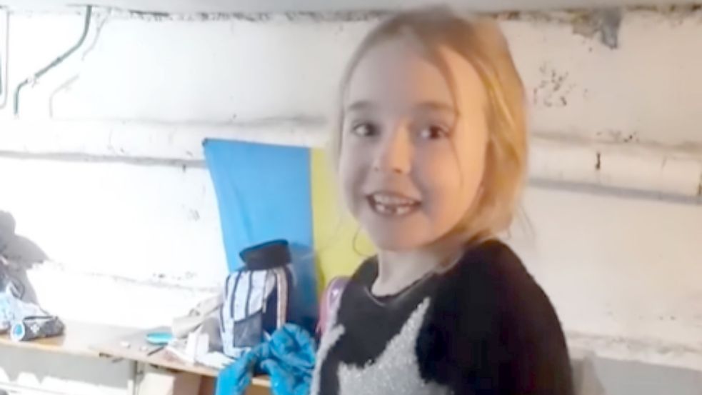 Das Mädchen, das in einem Bunker in der Ukraine ein Lied aus dem Disney-Film „Frozen“ sang, erzählt im polnischen Fernsehen von ihrer Flucht. Foto: Marta Smekhova/PA Media/dpa