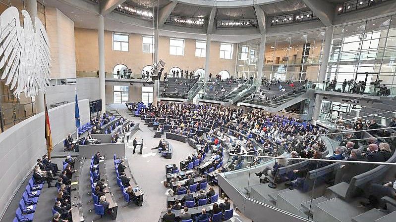 Parlamentarier im Deutschen Bundestag. Foto: Bernd von Jutrczenka/dpa