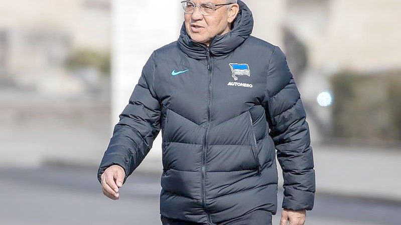 Hertha muss coronabedingt sofort auf den neuen Cheftrainer Felix Magath verzichten. Foto: Andreas Gora/dpa