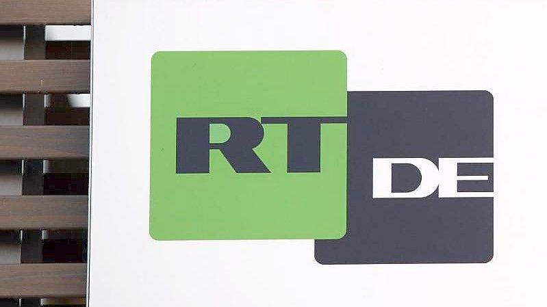 „RT DE“ steht in der Kritik, Propaganda des Kremls und Desinformation zu verbreiten. Foto: Paul Zinken/dpa