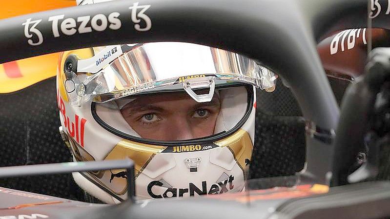 Ist in Bahrain der Gejagte: Formel-1-Weltmeister Max Verstappen. Foto: Hasan Bratic/dpa