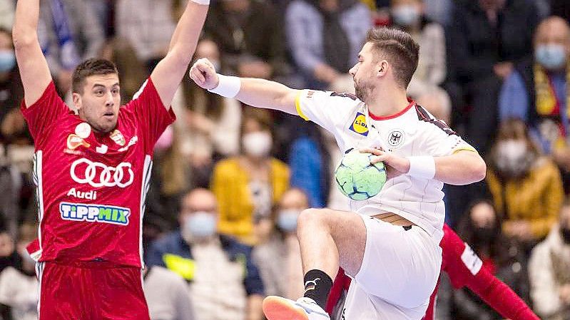 Fabian Wiede erzielte neun Treffer beim DHB-Remis gegen Ungarn. Foto: Marius Becker/dpa