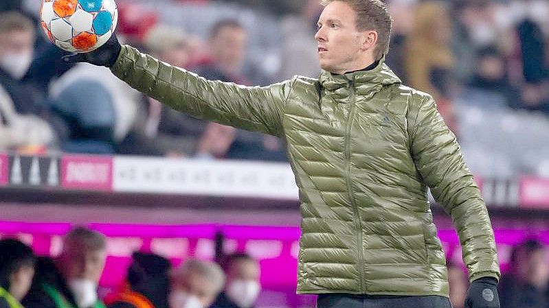 Bayern-Trainer Julian Nagelsmann freut sich aufs Snowboarden. Foto: Sven Hoppe/dpa