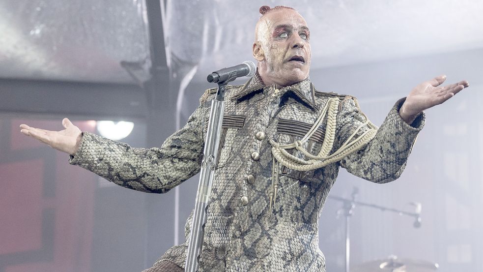 Wie geht´s weiter mit Rammstein? Frontsänger Till Lindemann gibt sich zurückhaltend und geht samt Band erstmal auf Tour. Foto: dpa/Boris Roessler