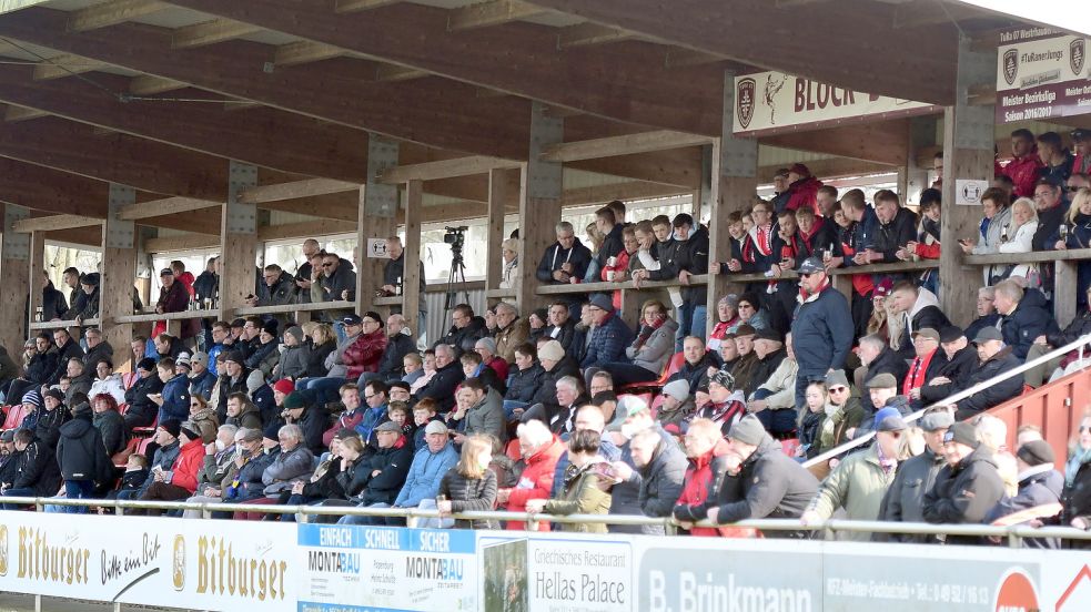 500 Zuschauer wollten sich bei tollem Fußballwetter das gefühlte „Endspiel“ um die Aufstiegsrunde nicht entgehen lassen.