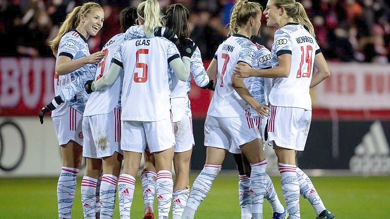 Die FCB-Frauen empfangen im Viertelfinal-Hinspiel Paris Saint-Germain. Foto: Sven Hoppe/dpa