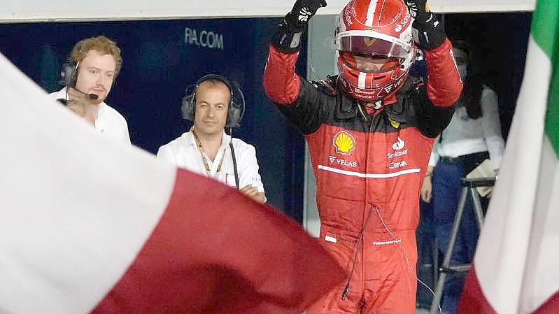 Charles Leclerc fuhr für Ferrari in Bahrain zum Sieg. Foto: Hassan Ammar/AP/dpa