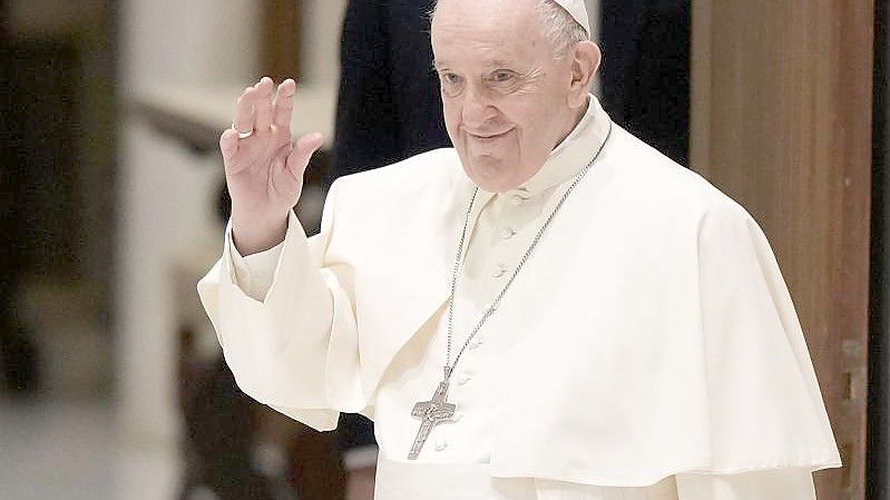 Papst Franziskus hat am Samstag die neue Apostolische Konstitution „Praedicate Evangelium“ veröffentlicht. Foto: Andrew Medichini/AP/dpa