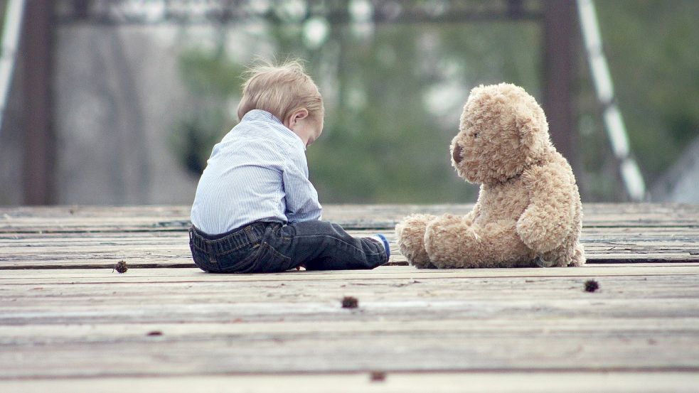 Vor dem Auricher Amtsgericht musste sich ein 33-jähriger Familienvater wegen Widerstand gegen Vollstreckungsbeamte verantworten. Damals nahm das Jugendamt die drei Kinder in Obhut. Symbolfoto: Pixabay