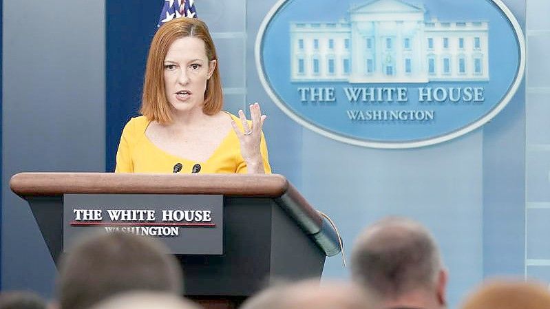 Jen Psaki, Pressesprecherin des Weißen Hauses, spricht mit Journalisten. Foto: Patrick Semansky/AP/dpa