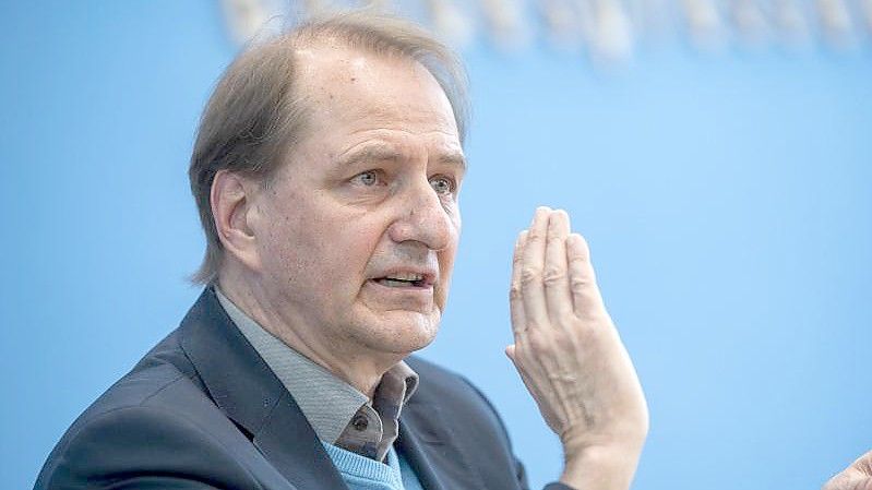 Messner schlägt zur Entlastung von Autofahrern einen Zuschuss vor und stabile oder niedrigere Ticketpreise im öffentlichen Verkehr. Foto: Christophe Gateau/dpa