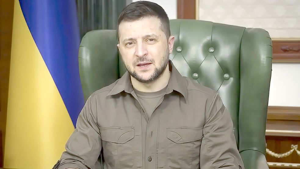 Dieses vom Pressebüro des ukrainischen Präsidenten zur Verfügung gestellte Videostandbild zeigt Wolodymyr Selenskyj, Präsident der Ukraine, in Kiew. Foto: Uncredited/Ukrainian Presidential Press Office/AP/dpa