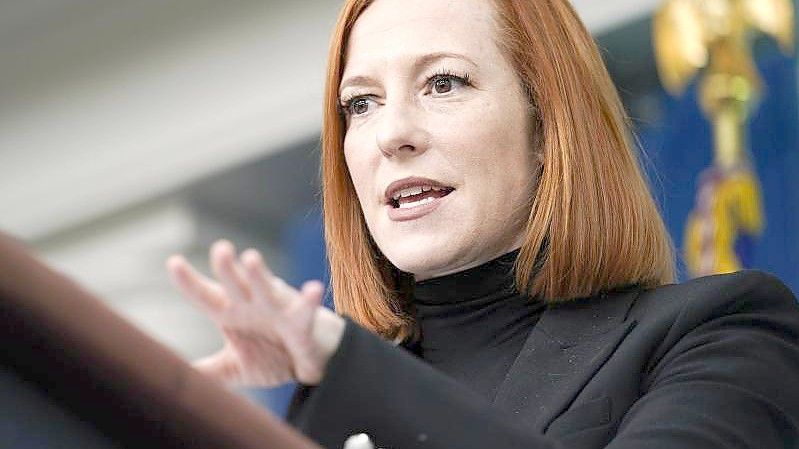 Jen Psaki spricht während eines Pressebriefings im Weißen Haus. Die Biden-Sprecherin ist erneut positiv auf das Coronavirus getestet worden. Foto: Carolyn Kaster/AP/dpa