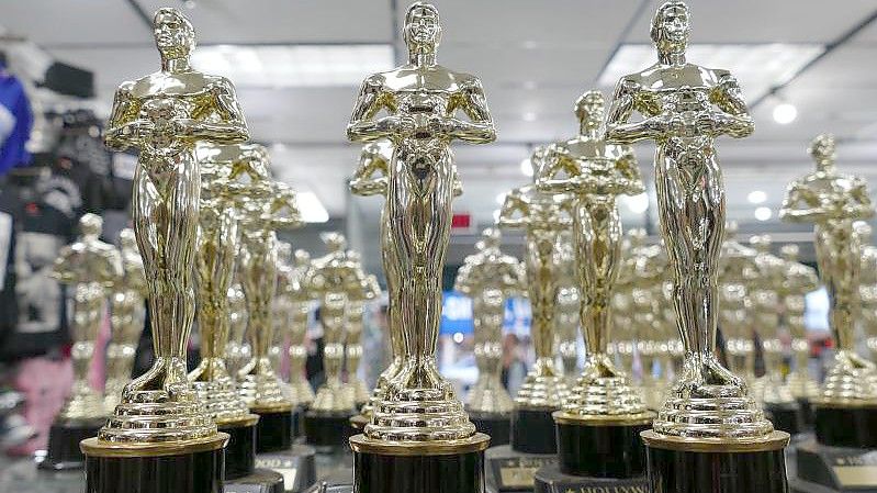 In einem Souvenirshop auf dem Hollywood Boulevard ist man bereit für die Oscar-Verleihung. Foto: Barbara Munker/dpa