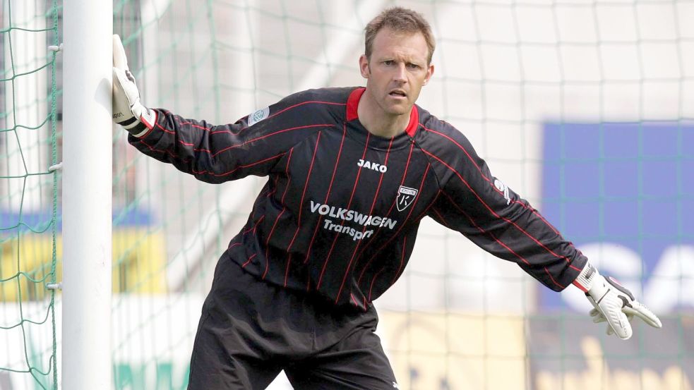 71 Regionalliga-Spiele bestritt Sven Hoffmeister im Tor von Kickers Emden. Das Bild stammt aus dem Jahr 2006. Foto: Imago