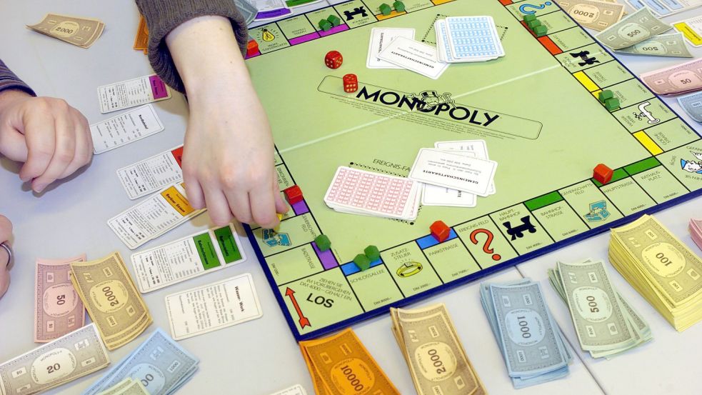 Wer Monopoly spielen will, muss rechnen können. Foto: Tschauner/dpa