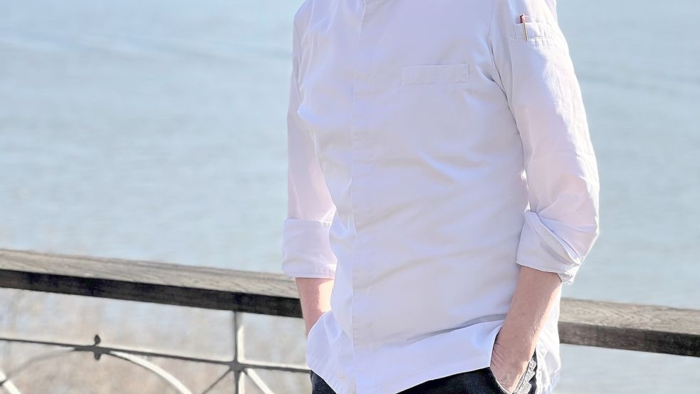 Ganz entspannt: Der Hamburger Spitzenkoch Thomas Martin, seit einem Vierteljahrhundert Küchenchef im Louis C. Jacob. Foto: Michael Stitz