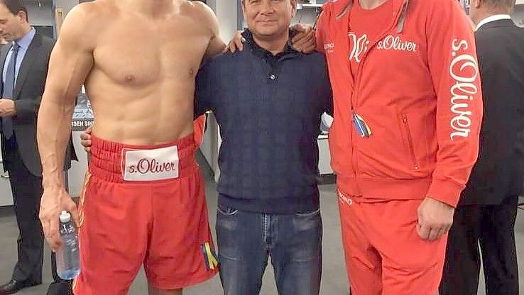 Der Ukraine-Krieg war noch weit weg: Alexander Onischenko mit den Klitschko-Brüdern am Rande eines Box-Kampfes in Deutschland. Foto: Onischenko/privat