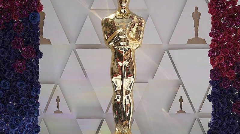 Eine Oscar-Statue funkelt im Sonnenlicht. Foto: Jae C. Hong/AP/dpa