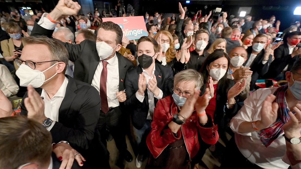 Jubel bei der SPD: Im Saarland könnte es sogar für die absolute Mehrheit reichen. Foto: dpa