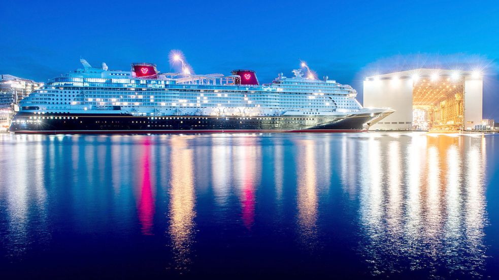 Die „Disney Wish“ soll Papenburg am Mittwochmorgen verlassen. Foto: Dittrich/dpa