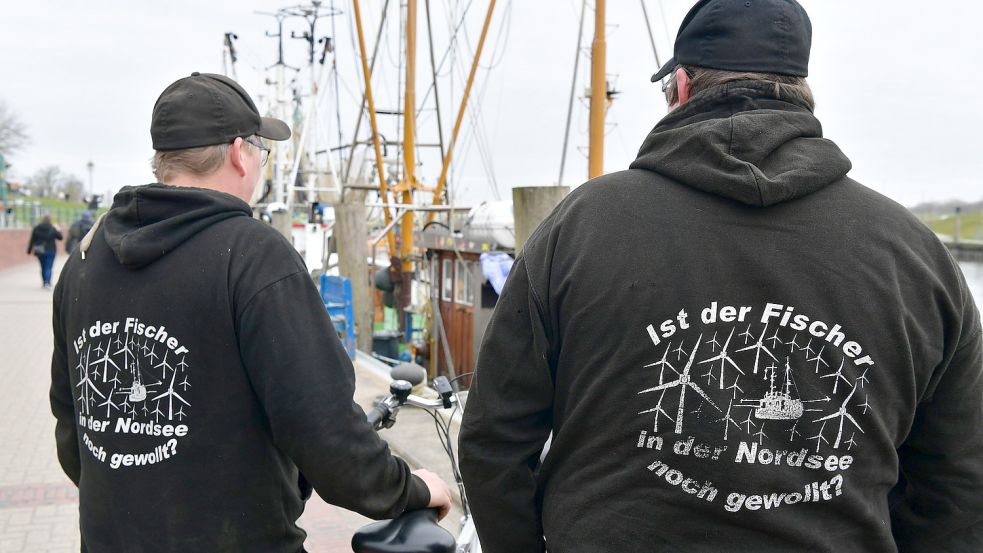 Die Krabbenfischer an der niedersächsischen Nordseeküste sehen ihre Branche auch durch die wachsende Anzahl von Offshore-Windparks bedroht.