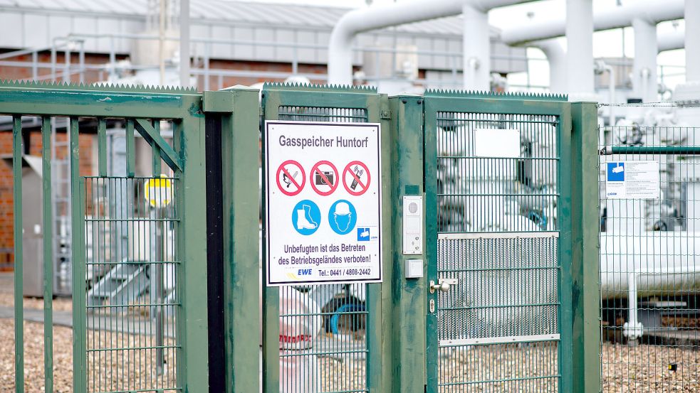 Noch soll genügend Gas vorhanden sein: der Gasspeicher Huntorf der EWE in Elsfleth. Foto: Dittrich/dpa/Archiv