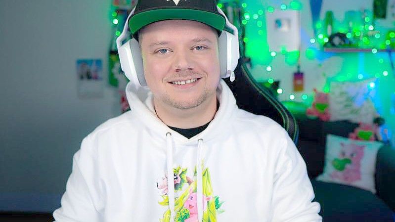 Daniel Reutter bespielt auf dem Youtube-Kanal „SimFans.de“ das Simulationsspiel „Die Sims“. Foto: Privat/Daniel Reutter/dpa