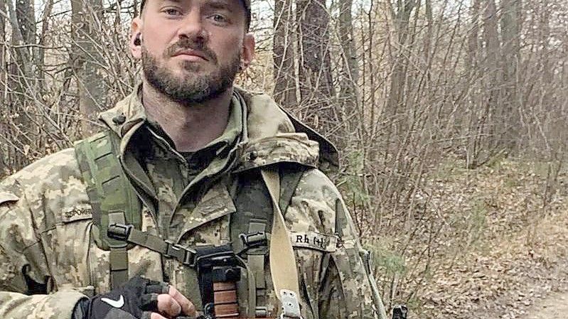 Dmytro Dikussar in der Uniform der ukrainischen Streitkräfte. Foto: -/Dmytro Dikussar /dpa