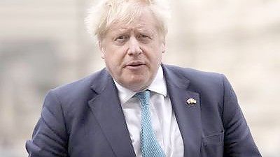 Boris Johnsons Skandale stehen seit Kriegsbeginn in der Ukraine nach Ansicht von Experten deutlich weniger im Fokus der britischen Öffentlichkeit. Foto: Matt Dunham/AP/dpa