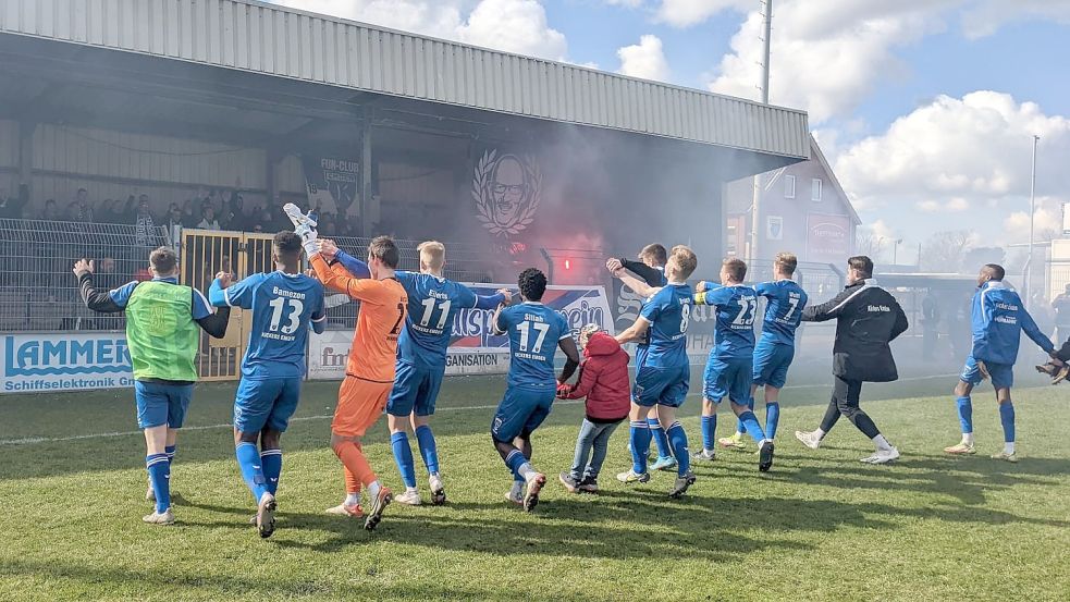 Groß war der Jubel bei Kickers Emden nach dem Sieg gegen Braunschweig. Foto: Homes