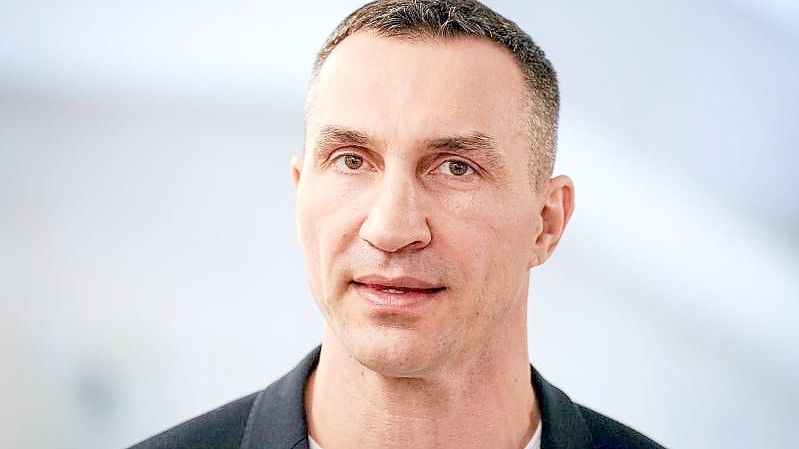 Der frühere Boxweltmeister Wladimir Klitschko ist mit einer Delegation aus Kiew nach Berlin für verschiedene Treffen mit deutschen Ministern gereist. Foto: Kay Nietfeld/dpa