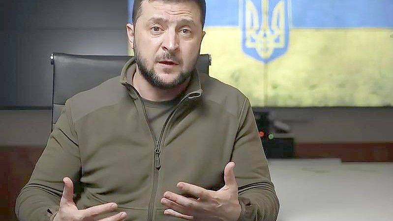 Wolodymyr Selenskyj hat auf die Gräueltaten in der ukrainischen Kleinstadt Butscha reagiert. Foto: Uncredited/Ukrainian Presidential Press Office/dpa