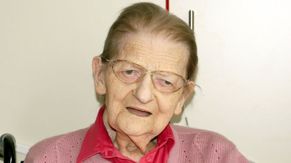 In Wilma Prikker weckt der Krieg in der Ukraine beängstigende Erinnerungen an den Zweiten Weltkrieg, den sie in Leer-Loga erlebte. Foto: Dübbel