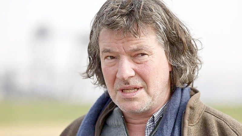 Landwirt Eckart Heukamp, der letzte Landwirt in dem Ort Lützerath am Braunkohletagebau Garzweiler, hat seinen Hof und die damit direkt verbundenen Flächen an den Betreiber des Tagebaus RWE verkauft. Foto: Thomas Banneyer/dpa