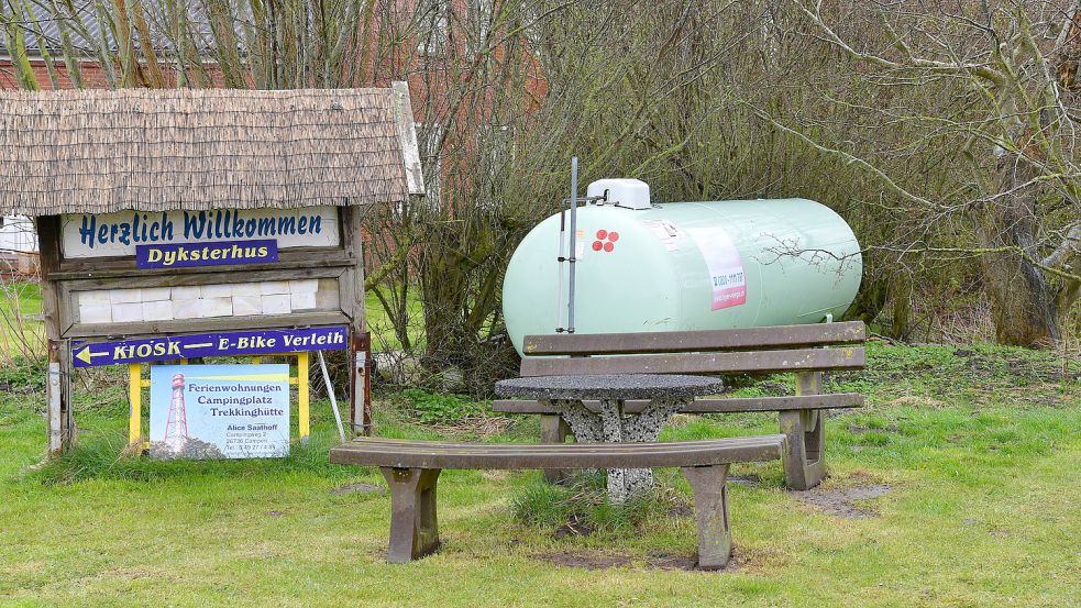 Wieder gut gefüllt: der Gastank der Familie Saathoff steht auf dem Gelände des Campingplatzes Dyksterhusen im Schatten des Campener Leuchtturms. Foto: Wagenaar