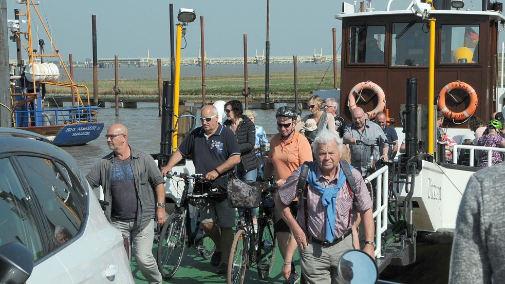 2019 kamen vielen Besucher des Ostermarktes mit dem Fahrrad – und mit der Fähre – nach Ditzum. Foto: Wolters/Archiv