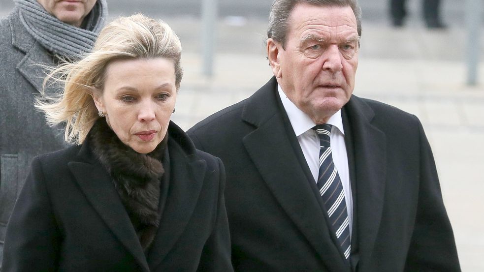 Elf Jahre waren Gerhard Schröder und Doris Schröder-Köpf verheiratet. Nun liegen sie im Streit. Foto: imago images/localpic