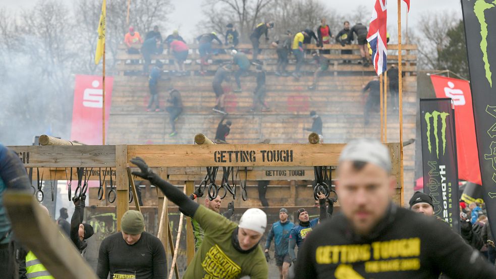 Rund 1800 Teilnehmer gingen Ende März beim „Getting tough - The Race“ an den Start. Auf der 24-Kilometer-Strecke gibt es unzählige Hindernisse – hier ein Foto aus dem Jahr 2019. Foto: Imago