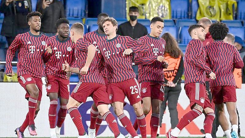 Mit dem FC Villarreal im Kopf geht es für den FC Bayern München in der Bundesliga gegen den FC Augsburg. Foto: Sven Hoppe/dpa